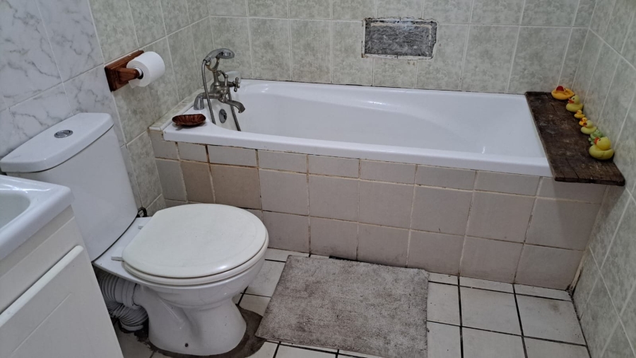 2 Bedroom Property for Sale in Grassy Park Western Cape